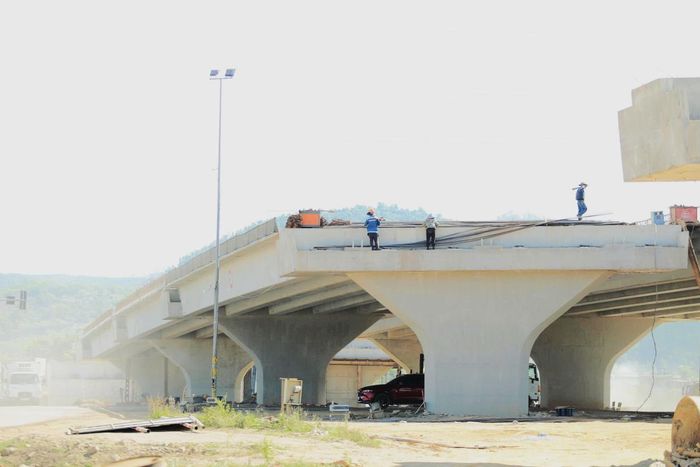 Thi công hạng mục cầu vượt trên QL14B thuộc Dự án Nút giao QL14B với cao tốc Đà Nẵng - Quảng Ngãi.
