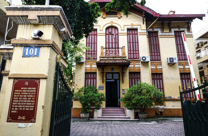  Trong Cách mạng Tháng Tám năm 1945, ngôi nhà số 101 Trần Hưng Đạo là trụ sở Ủy ban Quân sự Cách mạng Hà Nội. Ảnh: TIẾN CƯỜNG 