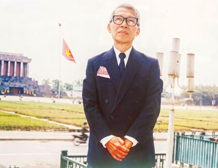  Nhà thơ Viễn Phương (Ảnh tư liệu gia đình) 
