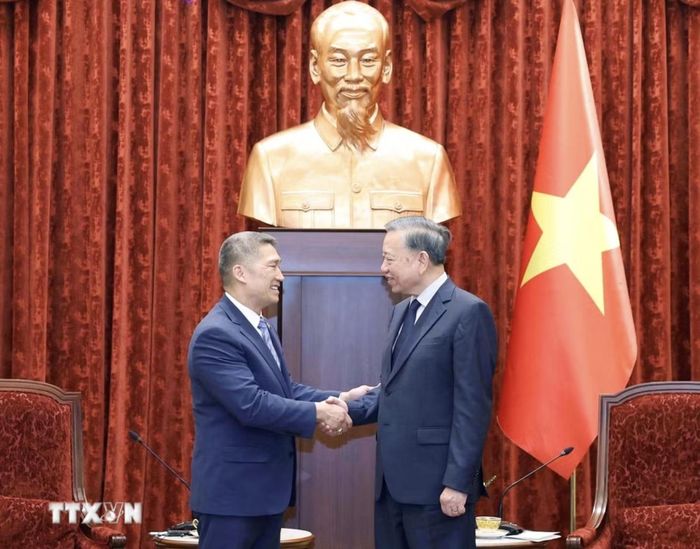 Tổng Bí thư, Chủ tịch nước Tô Lâm tiếp quyền Bộ trưởng Bộ Hải quân Mỹ Hùng Cao ngày 22-6. Ảnh: TTXVN