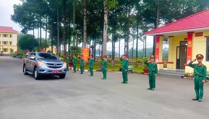 Đội K72 lên đường làm nhiệm vụ. Ảnh: Đội K72
