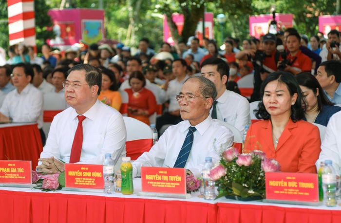  Các đại biểu tham dự buổi lễ 