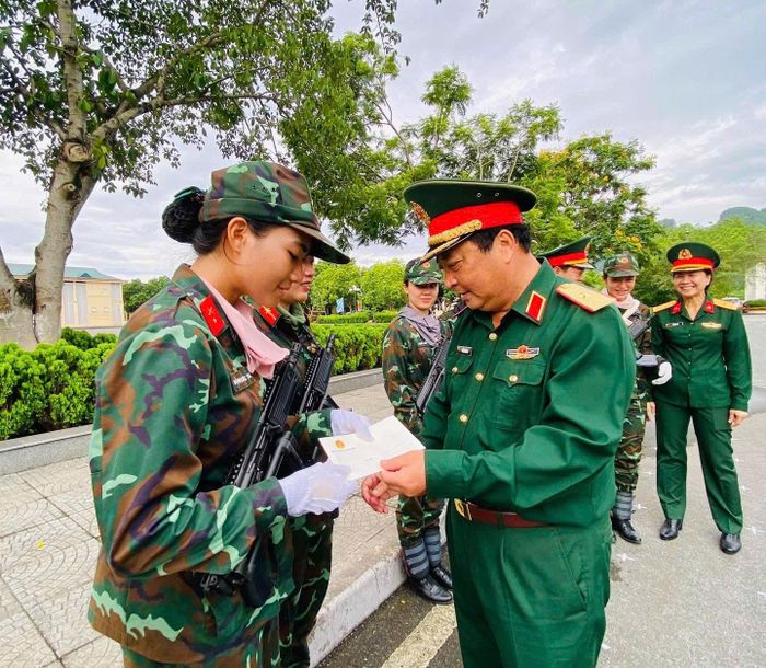 Đỗ Phương Trang, một trong 6 nữ quân nhân thuộc lực lượng vũ trang TPHCM tham gia huấn luyện trong khối nữ chiến sĩ Biệt động, chuẩn bị cho nhiệm vụ diễu binh, diễu hành kỷ niệm 80 năm Quốc khánh năm 2025 