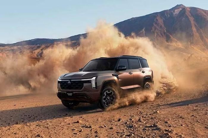 Đáng chú ý, Mitsubishi Pajero thế hệ mới dự kiến ra mắt Việt Nam ngay trong tháng 10/2026. Việt Nam được định hướng trở thành một trong những thị trường đầu tiên mở bán và bàn giao mẫu xe này tới khách hàng. Xe dự kiến được sản xuất tại nhà máy Mitsubishi ở Laem Chabang, Thái Lan. Ở thị trường quốc tế, nhóm đối thủ có thể kể đến là Toyota Land Cruiser 250, Land Cruiser 300 hay Nissan Patrol.