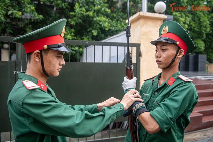“Yêu cầu quan trọng nhất là chiến sĩ phải có phẩm chất đạo đức tốt, ý thức tổ chức kỷ luật tốt, đáp ứng yêu cầu thực hiện nhiệm vụ đặc biệt của đơn vị”, Đại úy Nguyễn Văn Tùng nhấn mạnh.