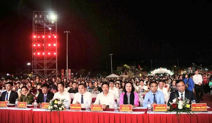 Các đại biểu tham dự đêm hội Mộc Châu - Tiếng gọi mùa yêu.