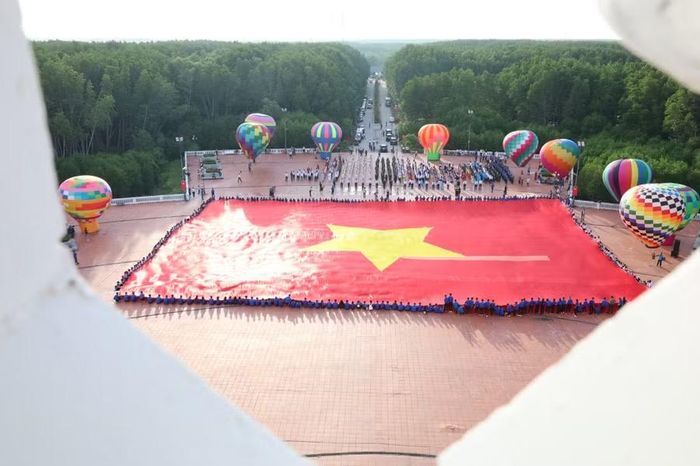Cờ Tổ quốc nơi vùng đất cực Nam Tổ quốc.