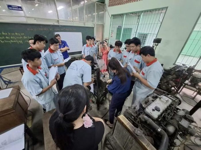 Đào tạo nghề tại Trường CĐ Vĩnh Long.