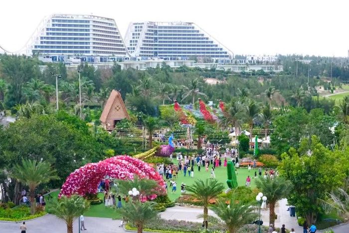 Các điểm du lịch trên địa bàn cũng ghi nhận lượng khách tăng mạnh.