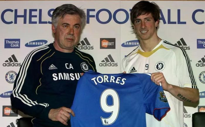 Fernando Torres cũng nằm trong nhóm đầu sau khi Chelsea chi 50 triệu bảng mua tiền đạo người Tây Ban Nha từ Liverpool năm 2011. Giá trị quy đổi của thương vụ này lên tới 162,7 triệu bảng. Ảnh: PA.