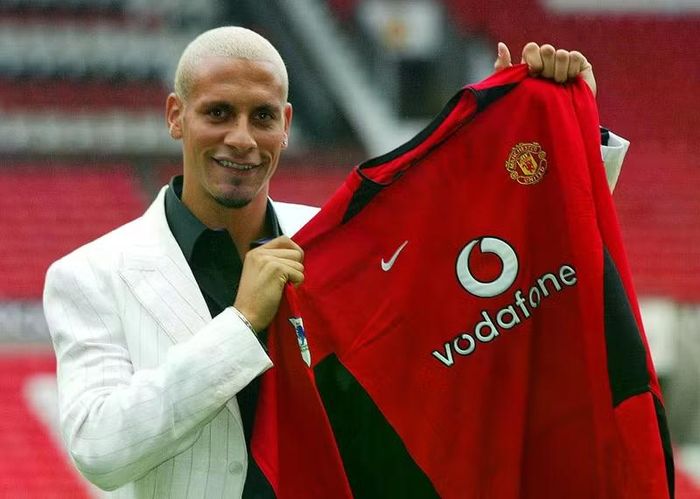 Rio Ferdinand thậm chí xuất hiện 2 lần trong danh sách, trong đó thương vụ từ Leeds tới Man Utd năm 2002 được định giá lại ở mức 174,8 triệu bảng. Anh đứng thứ 4 trong bảng xếp hạng. Ảnh: PA.