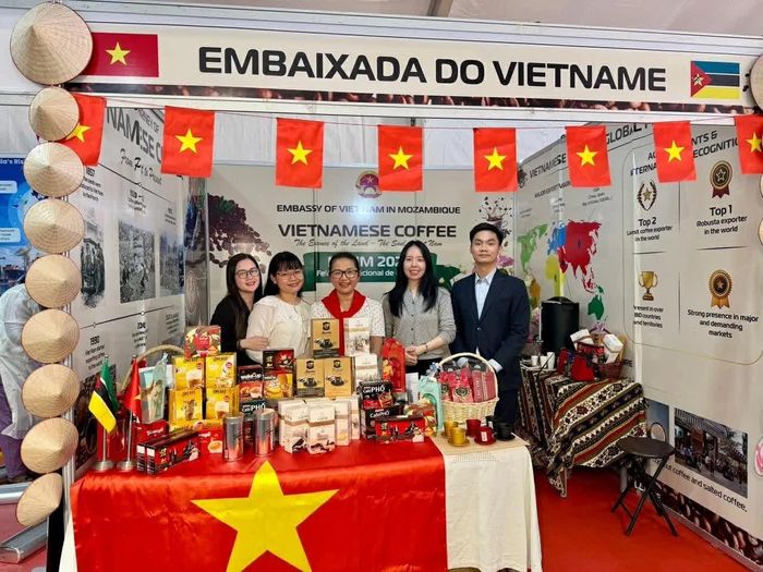 Gian hàng của Đại sứ quán Việt Nam tại Mozambique. (Ảnh: Hải Anh)