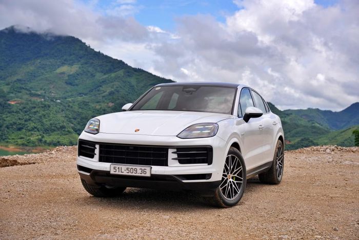 Hệ truyền động E-Hybrid thế hệ tiếp theo là một điểm nhấn đáng chú ý nhất trên Porsche Cayenne E-Hybrid - Ảnh: Đức Bình