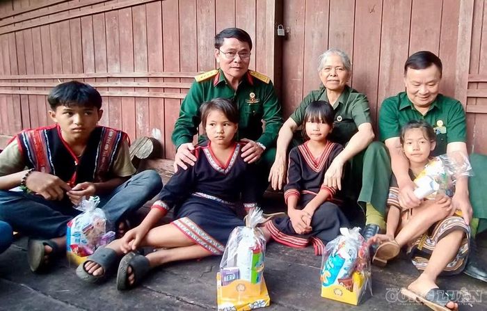 Khi đất nước hòa bình, những nữ kiện tướng hôm nào lại tiếp tục cống hiến, trở thành điểm tựa của cộng đồng nơi đại ngàn