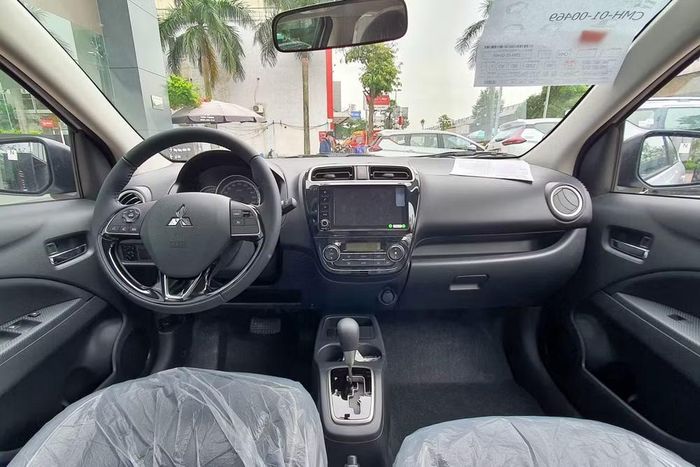 Thiết kế khoang lái phiên bản Attrage CVT Premium