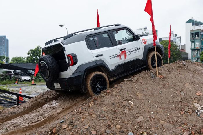 Khả năng off-road của Toyota Land Cruiser FJ được đánh giá cao - Ảnh: TMV