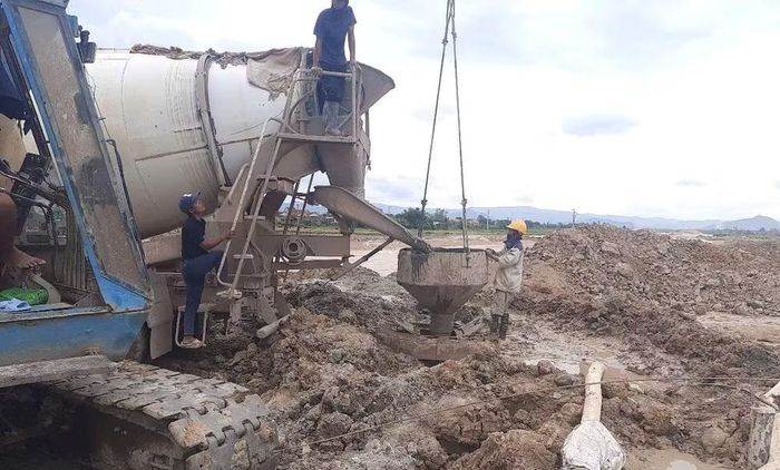 Chủ đầu tư và các đơn vị thi công đang quyết tâm đẩy nhanh tiến độ (ảnh T.D)