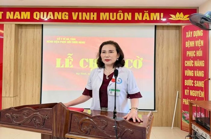 Thầy thuốc ưu tú, BSCKII Nguyễn Thị Diện – Giám đốc Bệnh viện Phục hồi chức năng Hà Tĩnh, người đồng hành cùng đội ngũ y bác sĩ trong hành trình nâng cao chất lượng phục hồi chức năng.