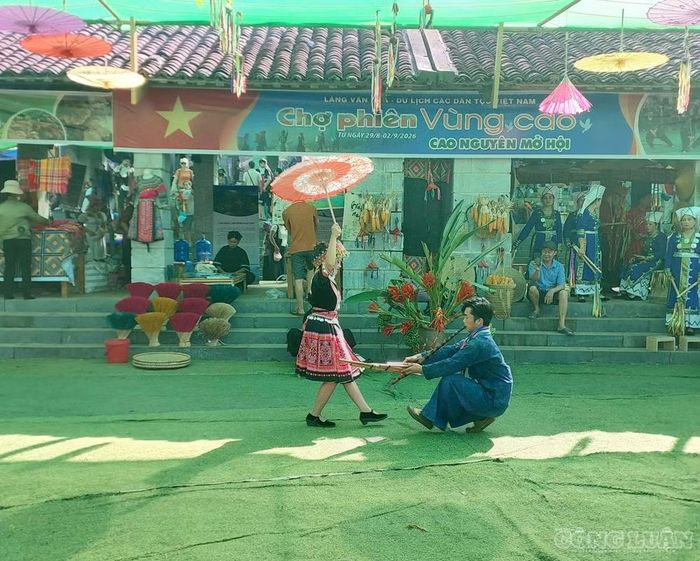 Những tiết mục văn nghệ đặc sắc chào mừng ngày Tết Độc lập. Ảnh: Đào Vinh