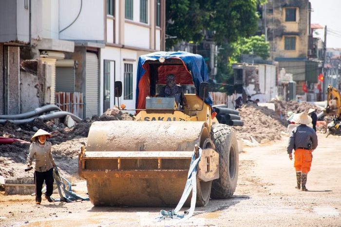 Tại các dự án Vành đai 1 đoạn Hoàng Cầu - Voi Phục, Vành đai 2,5 đoạn Cầu Giấy - Khu đô thị mới Dịch Vọng, hoạt động thi công vẫn diễn ra nhộn nhịp trong những ngày nghỉ lễ.
