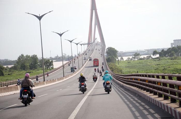 Trên tuyến quốc lộ 1A, đoạn qua địa bàn TP. Cần Thơ, lượng phương tiện từ miền Tây hướng về TPHCM tăng dần.