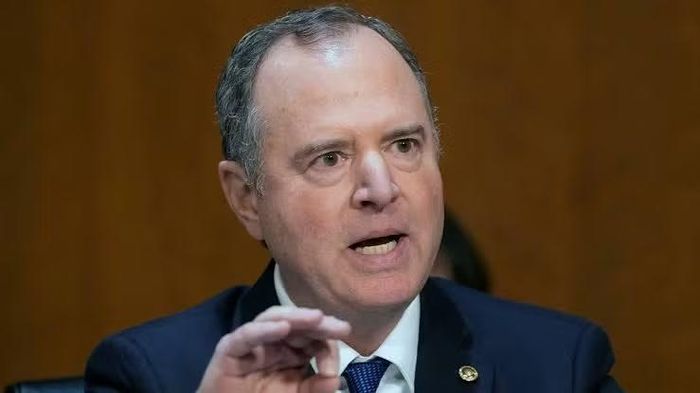 Từng ở vị thế đối đầu, Thượng nghị sĩ Adam Schiff hoan nghênh động thái mới từ ông Trump. Ảnh: AP.
