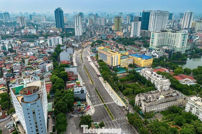 Trong khi các dự án cầu đang tăng tốc, Vành đai 1 đoạn Hoàng Cầu - Voi Phục đã cơ bản hoàn thành và được thông xe kỹ thuật dịp Quốc khánh 2/9.