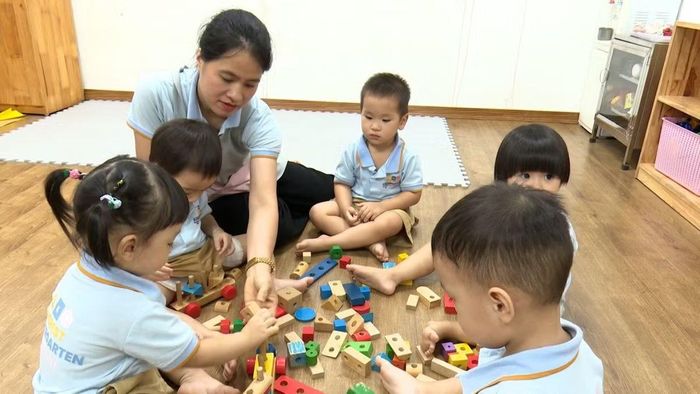 Hệ thống được phân thành 9 cấp độ, từ cấp độ 0 đến cấp độ 8, tương ứng với các trình độ từ giáo dục mầm non đến đào tạo tiến sĩ. Ảnh minh họa