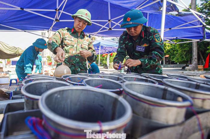 Sau khi hoàn tất lắp đặt, lực lượng chức năng tiếp tục rà soát toàn bộ hệ thống trong chiều 2/9, bảo đảm an toàn trước giờ khai hỏa.