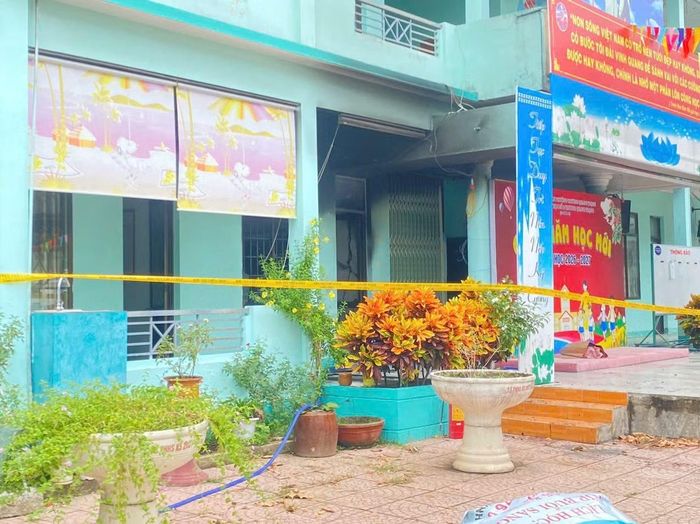 Lực lượng chức năng tiến hành phong tỏa hiện trường.