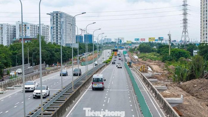 Giao thông trên cao tốc TPHCM - Long Thành - Dầu Giây thông thoáng. (Ảnh: Nguyễn Tiến)