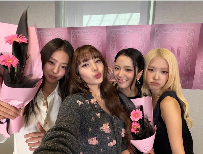 Sự kiện 10 năm ra mắt BlackPink gây nhiều tranh cãi. Ảnh: IG Lisa.