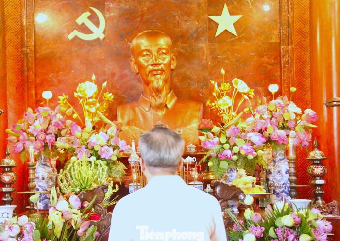 Cách đây 57 năm, ngày 2/9/1969, nhằm ngày 21/7 năm Kỷ Dậu, Chủ tịch Hồ Chí Minh đã từ biệt nhân dân Việt Nam. Sự ra đi của Người đúng vào ngày Quốc khánh - ngày dân tộc Việt Nam giành được độc lập, tự do - là một sự trùng hợp đặc biệt, càng làm cho ngày này trở thành thời khắc thiêng liêng trong lòng mỗi người dân Việt Nam.