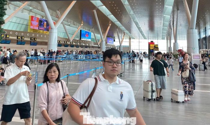 Theo phương án điều hành khai thác, ngày 2/9, sân bay Tân Sơn Nhất dự kiến phục vụ 771 chuyến bay, gồm 385 chuyến đi và 386 chuyến đến, với tổng cộng 119.159 lượt hành khách.