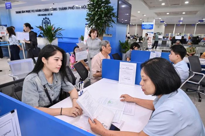 Bộ Chỉ số phục vụ người dân và doanh nghiệp: tăng từ 61,18 điểm (năm 2024) lên 96,9 điểm (tháng 5/2026), đưa Hà Nội vươn lên xếp thứ 4/34 tỉnh, thành phố.