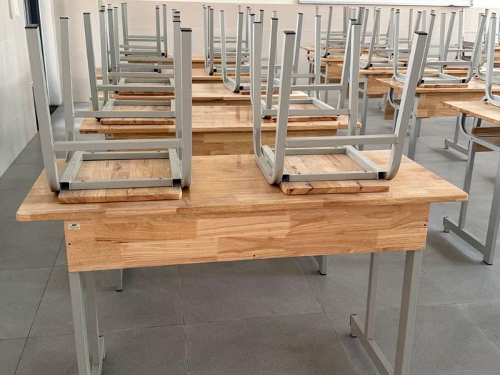 Trường THPT Việt Đức vệ sinh trường, lớp học sạch sẽ.