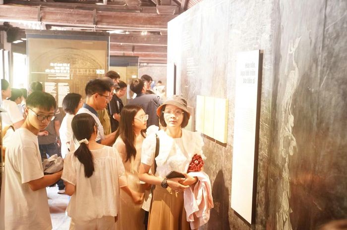 Một phụ huynh cho biết gia đình muốn dành ngày 2/9 để các con có thêm trải nghiệm về văn hóa và lịch sử. “Quốc khánh là dịp đặc biệt. Tôi muốn các con vừa được vui chơi, vừa hiểu vì sao ngày 2/9 có ý nghĩa với đất nước. Sau chuyến đi, các cháu có thể nhớ những câu chuyện lịch sử theo cách gần gũi hơn”, người này cho hay.