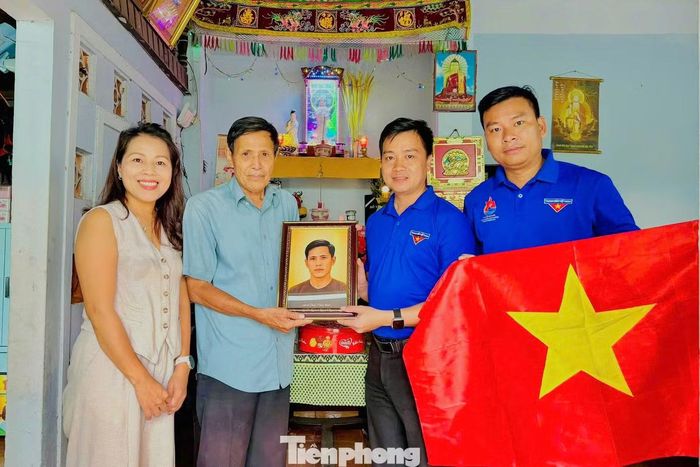Di ảnh liệt sĩ Ông Văn Cần được trao tặng cho gia đình đúng dịp Quốc khánh.