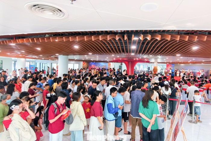 Sự kiện “Trở về thời khắc thiêng liêng” do Đài Tiếng nói Việt Nam phối hợp với Thành ủy - UBND TP. Đà Nẵng tổ chức, diễn ra trong 3 ngày (từ ngày 2/9 đến ngày 4/9), mở cửa miễn phí phục vụ người dân và du khách.