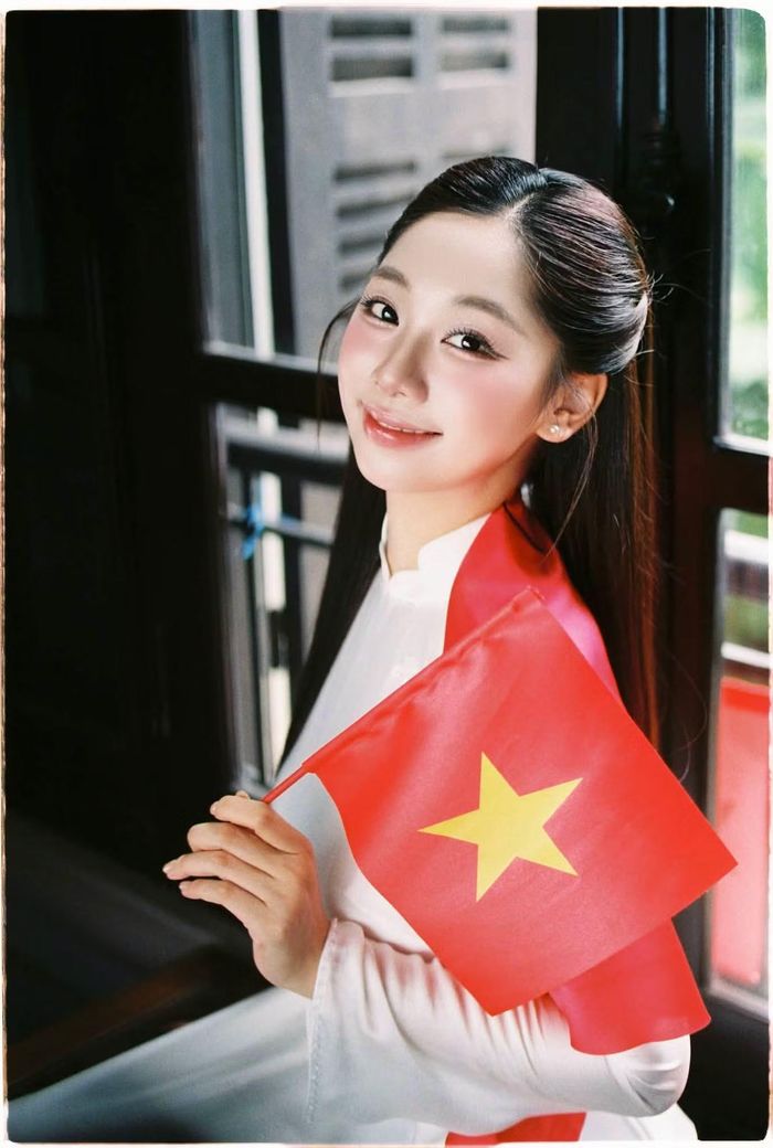 Người đẹp Phạm Thùy Dương - Đại sứ Du lịch và Môi trường, Top 5 Hoa hậu Việt Nam 2024 - chia sẻ: “Lịch sử viết bằng máu, hòa bình giữ bằng tâm”, đồng thời nhấn mạnh sự trân trọng đối với giá trị của hòa bình trong ngày Quốc khánh.