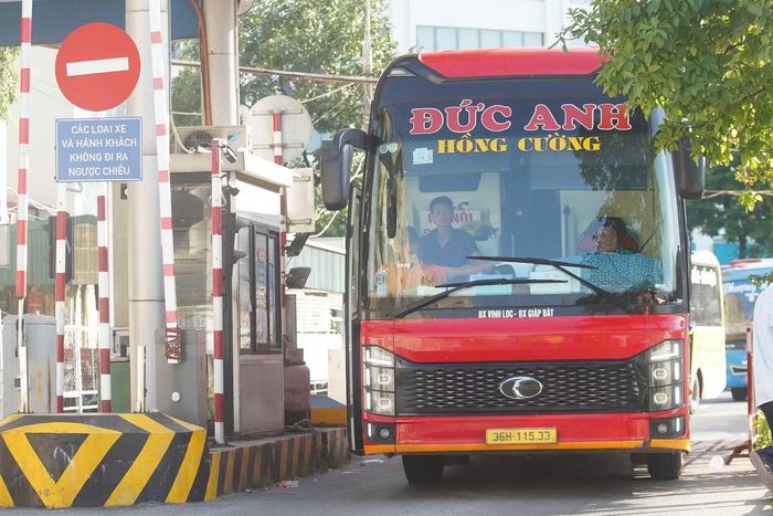 Ngày cuối kỳ nghỉ lễ 2/9, lượng hành khách đổ về các bến xe Hà Nội tăng mạnh, tập trung vào chiều và tối.
