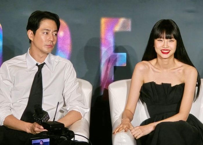 Jo In Sung được khen điển trai, trẻ trung hơn tuổi. Mỹ nhân Jung Ho Yeon cũng rất cuốn hút.