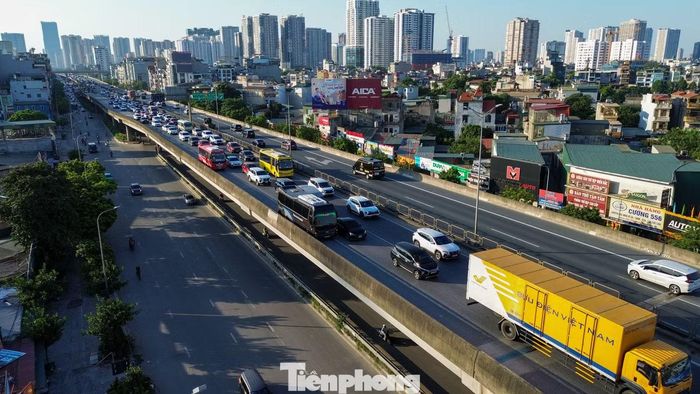 Tuy nhiên, tình trạng ùn ứ chỉ xuất hiện cục bộ tại một số vị trí, không kéo dài trên toàn tuyến Vành đai 3.