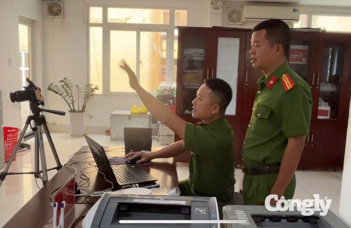 Cán bộ Công an Đắk Lắk phục vụ người dân trong dịp lễ Quốc khánh 2/9.