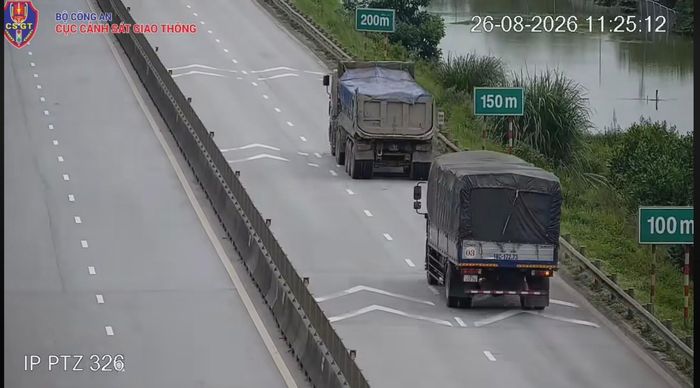 Việc xử lý hành vi không giữ khoảng cách chỉ được thực hiện tại những vị trí có đủ điều kiện tổ chức giao thông, có biển báo, vạch xác định khoảng cách và dữ liệu điện tử làm căn cứ (Ảnh Cục CSGT)