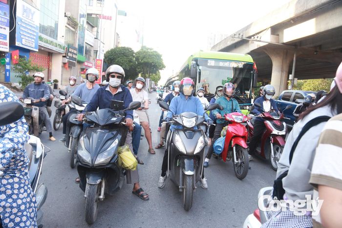 Lượng phương tiện từ các tỉnh trở lại Hà Nội tăng cao trong những ngày cuối kỳ nghỉ lễ Quốc khánh.