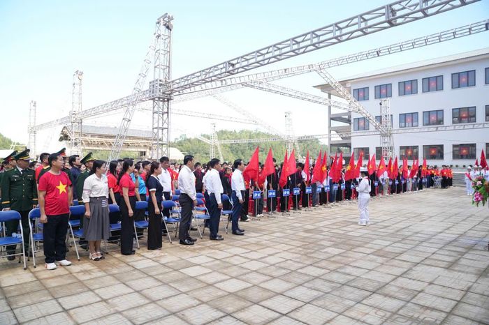 Lãnh đạo tỉnh Cao Bằng trong không gian Lễ chào cờ đặc biệt nơi biên cương Tổ quốc.