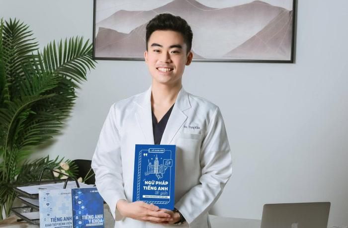 Bác sĩ Kiên đã xuất bản một số cuốn sách. Ảnh: NVCC.