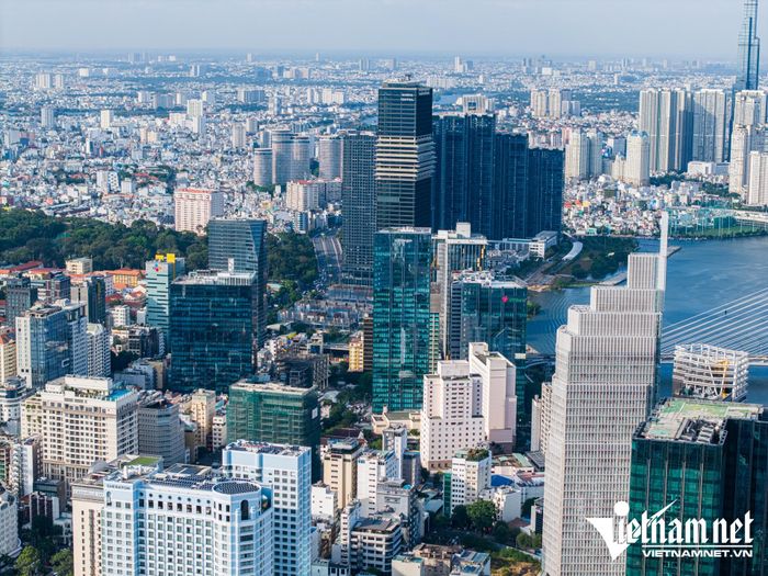 Trung tâm TPHCM nhìn từ trên cao. Ảnh: Nguyễn Huế