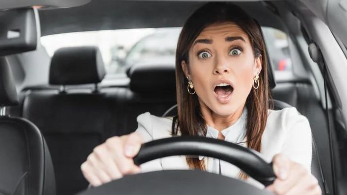 Có một "thủ phạm" rất phổ biến khiến xe bị rung lắc khi chạy ở tốc độ cao nhưng lại thường bị bỏ qua, đó là lốp xe mất cân bằng. Ảnh: Slashgear